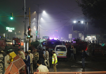 Delhi Red Fort Blast: At Least 8 Killed, Dozens Injured in Explosion Near Metro Station (VIDEO) | Delhi Red Fort Blast: At Least 8 Killed, Dozens Injured in Explosion Near Metro Station (VIDEO)