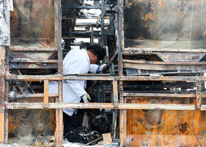 Bus catches fire on Hyderabad-Vijayawada highway, narrow escape for passengers | Bus catches fire on Hyderabad-Vijayawada highway, narrow escape for passengers
