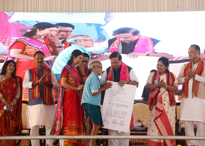 Assam CM hands over land titles to 4,673 tribal families | Assam CM hands over land titles to 4,673 tribal families