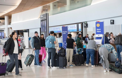 US flight disruptions continue as government shutdown nears end | US flight disruptions continue as government shutdown nears end