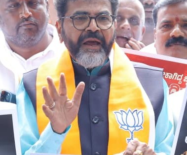 Delhi blasts: This is a matter of international terrorism, we should not mix politics, says BJP | Delhi blasts: This is a matter of international terrorism, we should not mix politics, says BJP Delhi blasts: This is a matter of international terrorism, we should not mix politics, says BJP | Delhi blasts: This is a matter of international terrorism, we should not mix politics, says BJP