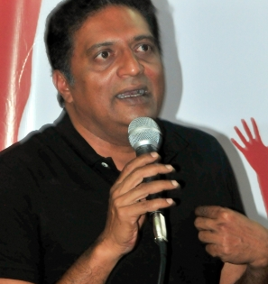 Prakash Raj appears before Telangana SIT in betting apps case | Prakash Raj appears before Telangana SIT in betting apps case Prakash Raj appears before Telangana SIT in betting apps case | Prakash Raj appears before Telangana SIT in betting apps case