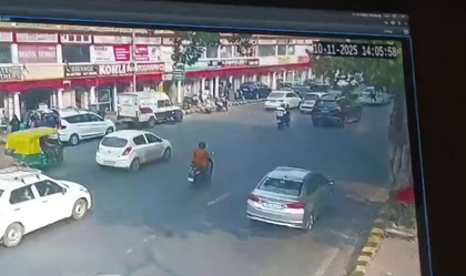 CCTV footage shows Umar driving car with explosives in Connaught Place before Red Fort blast | CCTV footage shows Umar driving car with explosives in Connaught Place before Red Fort blast CCTV footage shows Umar driving car with explosives in Connaught Place before Red Fort blast | CCTV footage shows Umar driving car with explosives in Connaught Place before Red Fort blast