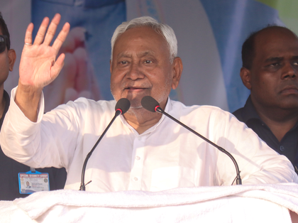 Nitish Kumar inspects JD(U) war room ahead of Bihar Assembly poll results | Nitish Kumar inspects JD(U) war room ahead of Bihar Assembly poll results