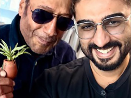Arjun Kapoor delighted to fly with his 'favourite person', Jackie Shroff, shares an airport selfie | Arjun Kapoor delighted to fly with his 'favourite person', Jackie Shroff, shares an airport selfie Arjun Kapoor delighted to fly with his 'favourite person', Jackie Shroff, shares an airport selfie | Arjun Kapoor delighted to fly with his 'favourite person', Jackie Shroff, shares an airport selfie