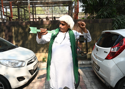 Social media influencer dressed as Lalu Yadav slams Rahul Gandhi, mocks Mahagathbandhan | Social media influencer dressed as Lalu Yadav slams Rahul Gandhi, mocks Mahagathbandhan Social media influencer dressed as Lalu Yadav slams Rahul Gandhi, mocks Mahagathbandhan | Social media influencer dressed as Lalu Yadav slams Rahul Gandhi, mocks Mahagathbandhan