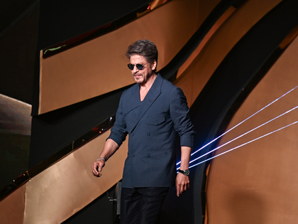 Lionel Messi meets KKR co-owner Shah Rukh Khan during his GOAT Tour | Lionel Messi meets KKR co-owner Shah Rukh Khan during his GOAT Tour Lionel Messi meets KKR co-owner Shah Rukh Khan during his GOAT Tour | Lionel Messi meets KKR co-owner Shah Rukh Khan during his GOAT Tour