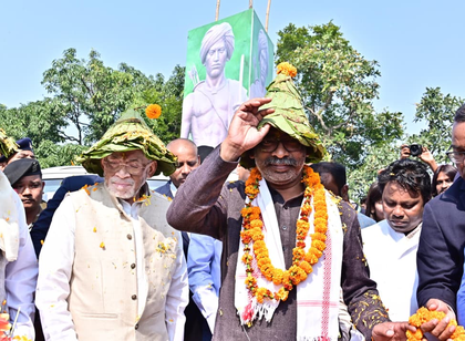 Jharkhand Guv, CM Hemant Soren lead tributes at Birsa Munda’s birthplace on 150th birth anniversary | Jharkhand Guv, CM Hemant Soren lead tributes at Birsa Munda’s birthplace on 150th birth anniversary Jharkhand Guv, CM Hemant Soren lead tributes at Birsa Munda’s birthplace on 150th birth anniversary | Jharkhand Guv, CM Hemant Soren lead tributes at Birsa Munda’s birthplace on 150th birth anniversary