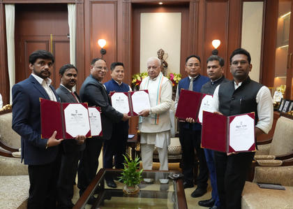 Bihar CEO hands over list of 243 newly-elected MLAs to Governor | Bihar CEO hands over list of 243 newly-elected MLAs to Governor Bihar CEO hands over list of 243 newly-elected MLAs to Governor | Bihar CEO hands over list of 243 newly-elected MLAs to Governor