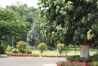 School van and car collide near CM’s residence in Patna, both drivers detained | School van and car collide near CM’s residence in Patna, both drivers detained School van and car collide near CM’s residence in Patna, both drivers detained | School van and car collide near CM’s residence in Patna, both drivers detained