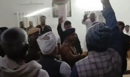 RJD workers protest against Sanjay Yadav outside Lalu-Rabri's residence | RJD workers protest against Sanjay Yadav outside Lalu-Rabri's residence RJD workers protest against Sanjay Yadav outside Lalu-Rabri's residence | RJD workers protest against Sanjay Yadav outside Lalu-Rabri's residence