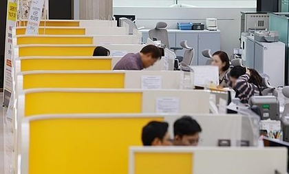 S. Korea's household credit hits fresh high in Q3 on rising mortgages | S. Korea's household credit hits fresh high in Q3 on rising mortgages