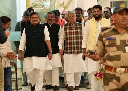 Political activity intensifies in Bihar as government formation reaches final stage | Political activity intensifies in Bihar as government formation reaches final stage Political activity intensifies in Bihar as government formation reaches final stage | Political activity intensifies in Bihar as government formation reaches final stage