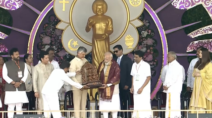 PM Modi pays obeisance to Sathya Sai Baba in Puttaparthi | PM Modi pays obeisance to Sathya Sai Baba in Puttaparthi PM Modi pays obeisance to Sathya Sai Baba in Puttaparthi | PM Modi pays obeisance to Sathya Sai Baba in Puttaparthi