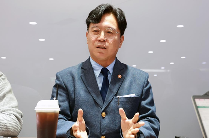South Korea's Labour minister voices need to pass bill to raise retirement age by year-end | South Korea's Labour minister voices need to pass bill to raise retirement age by year-end