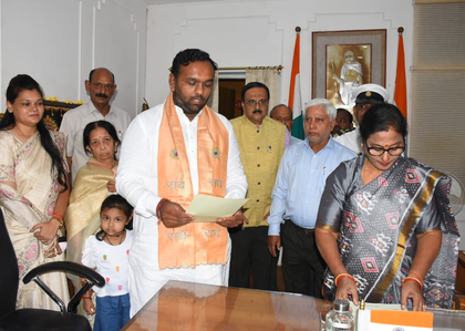 Odisha: Jay Dholakia sworn-in as Nuapada MLA | Odisha: Jay Dholakia sworn-in as Nuapada MLA Odisha: Jay Dholakia sworn-in as Nuapada MLA | Odisha: Jay Dholakia sworn-in as Nuapada MLA