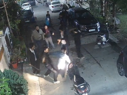 Teen stabbed to death in Delhi's Kardampuri; search on for suspects | Teen stabbed to death in Delhi's Kardampuri; search on for suspects