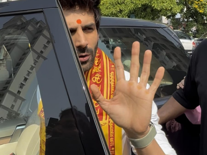 Kartik Aaryan visits Siddhivinayak temple on birthday, gets mobbed by fans | Kartik Aaryan visits Siddhivinayak temple on birthday, gets mobbed by fans