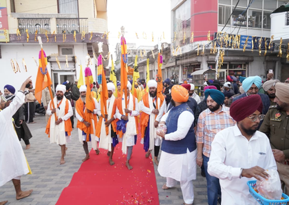 Nagar Kirtan to mark 350th martyrdom anniversary of Guru Tegh Bahadur gets warm welcome | Nagar Kirtan to mark 350th martyrdom anniversary of Guru Tegh Bahadur gets warm welcome