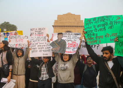 Delhi pollution protest: 22 detained after pepper spray chaos at India Gate | Delhi pollution protest: 22 detained after pepper spray chaos at India Gate