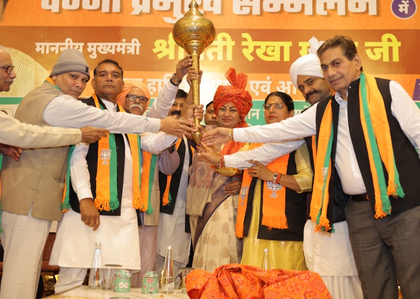 Nov 30 MCD bypoll: Rekha Gupta holds back-to-back public meetings, rallies | Nov 30 MCD bypoll: Rekha Gupta holds back-to-back public meetings, rallies