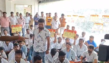 Bengaluru cab drivers storm Uber office, police lathicharge as protest turns chaotic | Bengaluru cab drivers storm Uber office, police lathicharge as protest turns chaotic