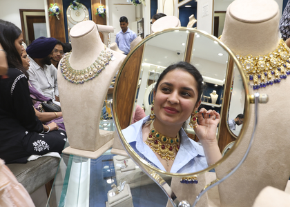 Gold prices jump over 1 pc on festive demand | Gold prices jump over 1 pc on festive demand
