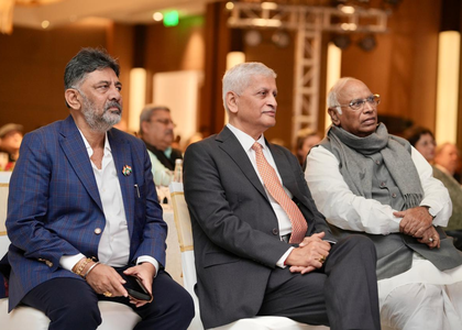 Amid Karnataka leadership tussle, speculation spreads as Shivakumar travels with Kharge to airport | Amid Karnataka leadership tussle, speculation spreads as Shivakumar travels with Kharge to airport