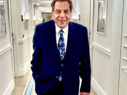 Karisma Kapoor, Saif Ali Khan visit Deol family to offer condolences after Dharmendra’s demise | Karisma Kapoor, Saif Ali Khan visit Deol family to offer condolences after Dharmendra’s demise Karisma Kapoor, Saif Ali Khan visit Deol family to offer condolences after Dharmendra’s demise | Karisma Kapoor, Saif Ali Khan visit Deol family to offer condolences after Dharmendra’s demise