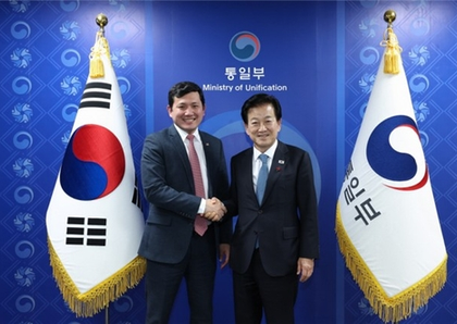 South Korea's minister meets US envoy on resuming Washington-Pyongyang dialogue | South Korea's minister meets US envoy on resuming Washington-Pyongyang dialogue