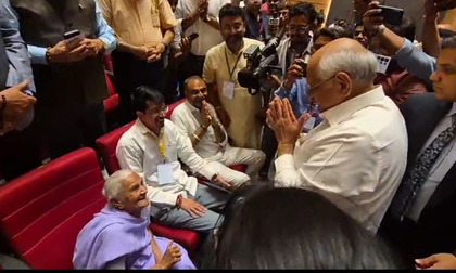 Gujarat CM Bhupendra Patel’s gentle gesture wins hearts in Navsari | Gujarat CM Bhupendra Patel’s gentle gesture wins hearts in Navsari Gujarat CM Bhupendra Patel’s gentle gesture wins hearts in Navsari | Gujarat CM Bhupendra Patel’s gentle gesture wins hearts in Navsari