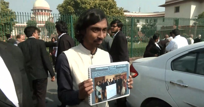 Hearing and speech impaired artist presents painting to CJI Surya Kant on Constitution Day | Hearing and speech impaired artist presents painting to CJI Surya Kant on Constitution Day Hearing and speech impaired artist presents painting to CJI Surya Kant on Constitution Day | Hearing and speech impaired artist presents painting to CJI Surya Kant on Constitution Day