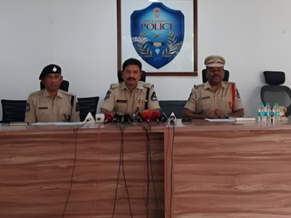 Conman posing as fake AIS officer arrested in Hyderabad | Conman posing as fake AIS officer arrested in Hyderabad