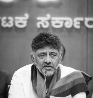 Shivakumar’s cryptic X post heats up K'taka power tussle amid Kharge’s move to contain crisis | Shivakumar’s cryptic X post heats up K'taka power tussle amid Kharge’s move to contain crisis