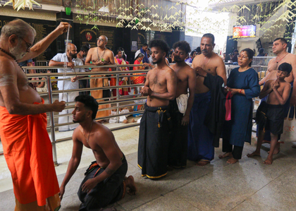 Ayyappa devotees protest denial of 'Deeksha' permission to Hyderabad cop | Ayyappa devotees protest denial of 'Deeksha' permission to Hyderabad cop Ayyappa devotees protest denial of 'Deeksha' permission to Hyderabad cop | Ayyappa devotees protest denial of 'Deeksha' permission to Hyderabad cop