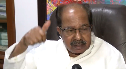 Anarchy, free for all in K’taka: Veerappa Moily fumes over power tussle, wants accountability fixed | Anarchy, free for all in K’taka: Veerappa Moily fumes over power tussle, wants accountability fixed Anarchy, free for all in K’taka: Veerappa Moily fumes over power tussle, wants accountability fixed | Anarchy, free for all in K’taka: Veerappa Moily fumes over power tussle, wants accountability fixed