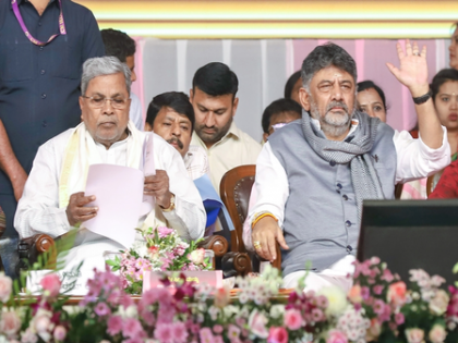 Siddaramaiah-Shivakumar asked to hold talks as Cong moves to end K'taka leadership tussle | Siddaramaiah-Shivakumar asked to hold talks as Cong moves to end K'taka leadership tussle