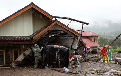 Indonesia flood death toll rises to 303, widespread damage in Thailand | Indonesia flood death toll rises to 303, widespread damage in Thailand Indonesia flood death toll rises to 303, widespread damage in Thailand | Indonesia flood death toll rises to 303, widespread damage in Thailand