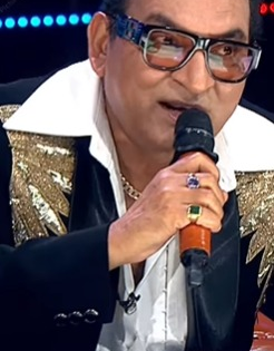 Abhijeet Bhattacharya falls in love with his own song 'Chunari Chunari' on Indian Idol 16 | Abhijeet Bhattacharya falls in love with his own song 'Chunari Chunari' on Indian Idol 16 Abhijeet Bhattacharya falls in love with his own song 'Chunari Chunari' on Indian Idol 16 | Abhijeet Bhattacharya falls in love with his own song 'Chunari Chunari' on Indian Idol 16