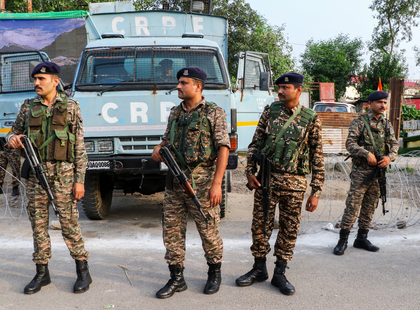 Two CRPF jawans sustain burn injuries in J&K's Pulwama | Two CRPF jawans sustain burn injuries in J&K's Pulwama