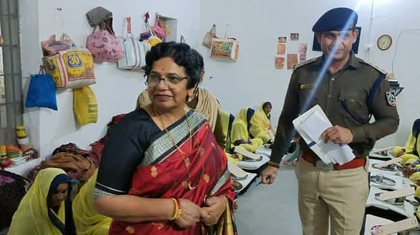NCW chief Vijaya Rahatkar inspects facilities for women inmates in Ujjain's Central Jail | NCW chief Vijaya Rahatkar inspects facilities for women inmates in Ujjain's Central Jail NCW chief Vijaya Rahatkar inspects facilities for women inmates in Ujjain's Central Jail | NCW chief Vijaya Rahatkar inspects facilities for women inmates in Ujjain's Central Jail