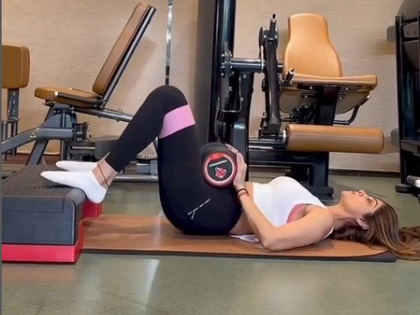 Shilpa Shetty keeps her fitness game strong as she performs banded feet elevated glute bridge | Shilpa Shetty keeps her fitness game strong as she performs banded feet elevated glute bridge Shilpa Shetty keeps her fitness game strong as she performs banded feet elevated glute bridge | Shilpa Shetty keeps her fitness game strong as she performs banded feet elevated glute bridge