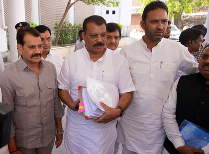 Congress continues uproar on 2nd day of MP Assembly; Minister Kasana falls unconscious | Congress continues uproar on 2nd day of MP Assembly; Minister Kasana falls unconscious