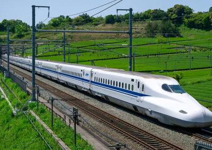 Swan on tracks briefly halts Japan's iconic bullet train services | Swan on tracks briefly halts Japan's iconic bullet train services Swan on tracks briefly halts Japan's iconic bullet train services | Swan on tracks briefly halts Japan's iconic bullet train services