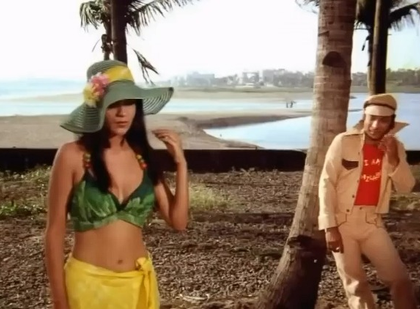 Zeenat Aman sparks conversation on women’s clothing rights through Amitabh Bachchan starrer ‘Dostana’ scene | Zeenat Aman sparks conversation on women’s clothing rights through Amitabh Bachchan starrer ‘Dostana’ scene Zeenat Aman sparks conversation on women’s clothing rights through Amitabh Bachchan starrer ‘Dostana’ scene | Zeenat Aman sparks conversation on women’s clothing rights through Amitabh Bachchan starrer ‘Dostana’ scene