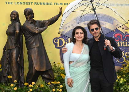 Shah Rukh Khan & Kajol unveil Raj–Simran bronze statue at London’s Leicester Square for DDLJ’s 30th year | Shah Rukh Khan & Kajol unveil Raj–Simran bronze statue at London’s Leicester Square for DDLJ’s 30th year