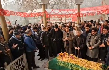 On NC founder’s birth anniversary, Farooq Abdullah says J&K govt working on ‘razor’s edge’ | On NC founder’s birth anniversary, Farooq Abdullah says J&K govt working on ‘razor’s edge’