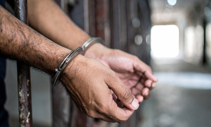 Patna Police bust gang duping passengers with fake gold biscuits, 4 held | Patna Police bust gang duping passengers with fake gold biscuits, 4 held