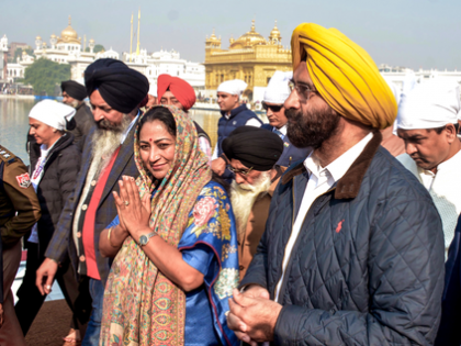 Delhi CM Gupta, Ministers offer prayers at Golden Temple in Amritsar | Delhi CM Gupta, Ministers offer prayers at Golden Temple in Amritsar Delhi CM Gupta, Ministers offer prayers at Golden Temple in Amritsar | Delhi CM Gupta, Ministers offer prayers at Golden Temple in Amritsar