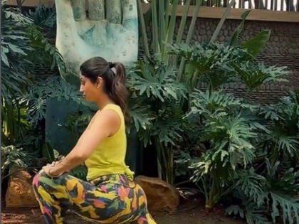 Shilpa Shetty moves her body & quiets her mind as she performs Utthan Pristhasana & Anjaneyasana | Shilpa Shetty moves her body & quiets her mind as she performs Utthan Pristhasana & Anjaneyasana